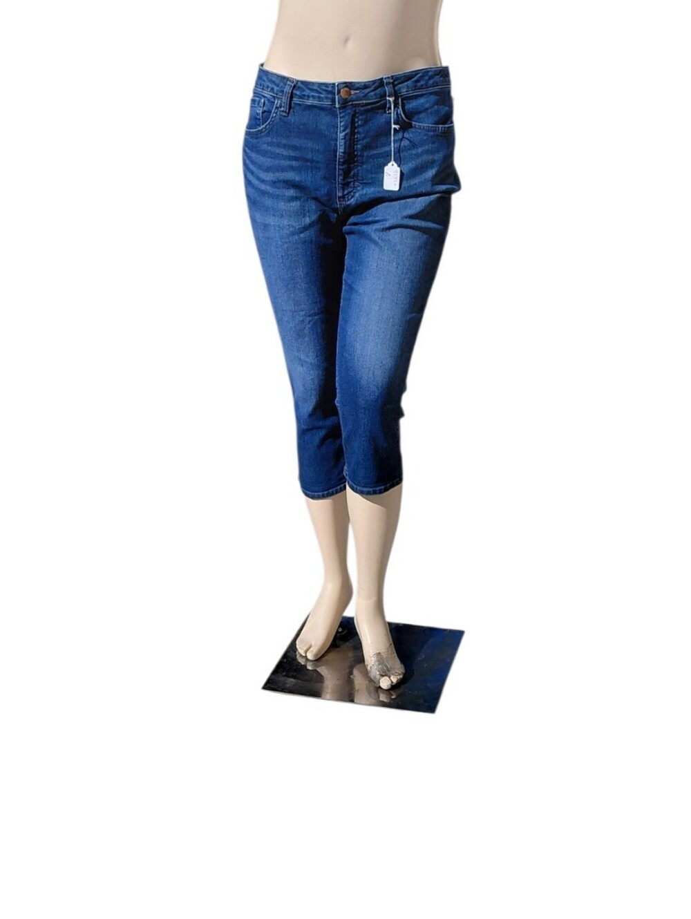 92426M Women's Lee Capri Jeans Size 16M, W34" 19" Inseam 10 1/2" Rise